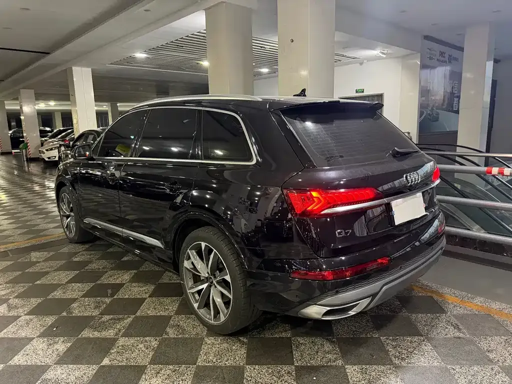 Audi Q7 — фото 7