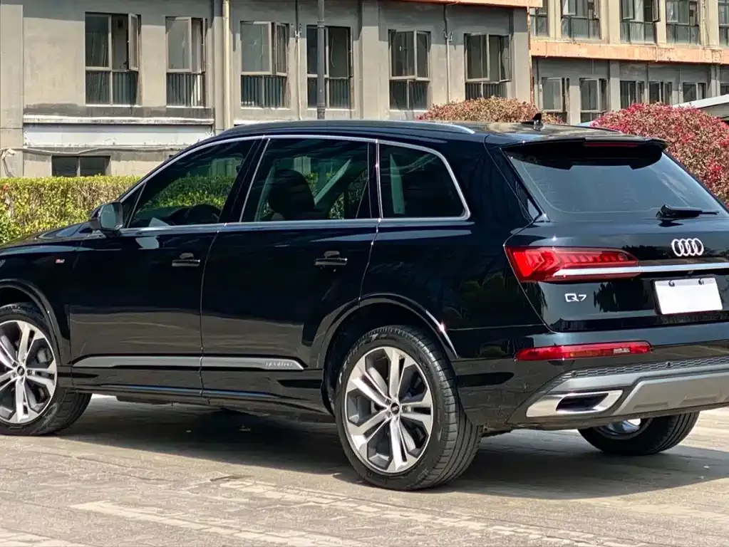 Audi Q7 — фото 10