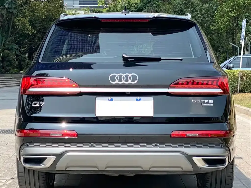 Audi Q7 — фото 9
