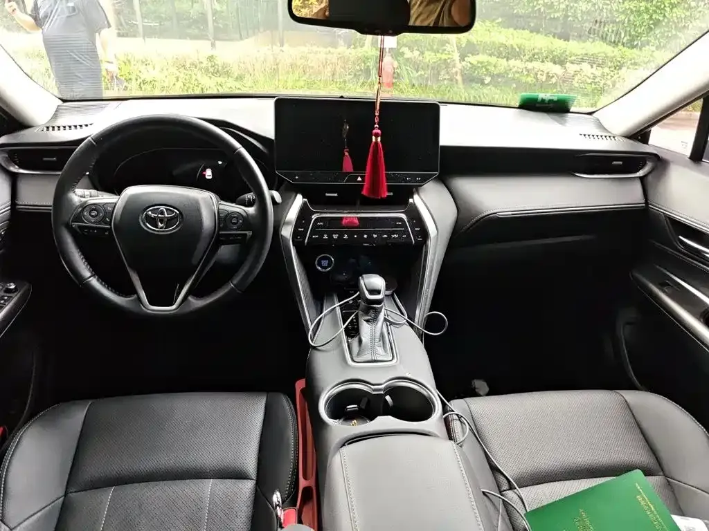 Toyota Harrier — фото 4