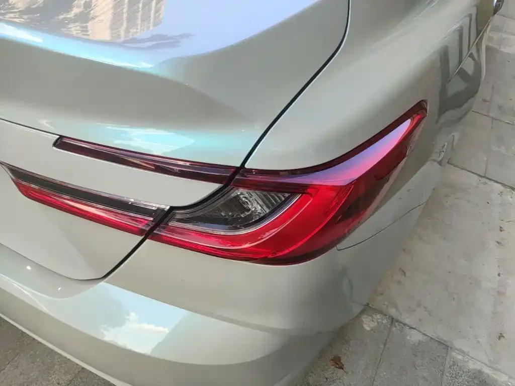 Toyota Camry — фото 2