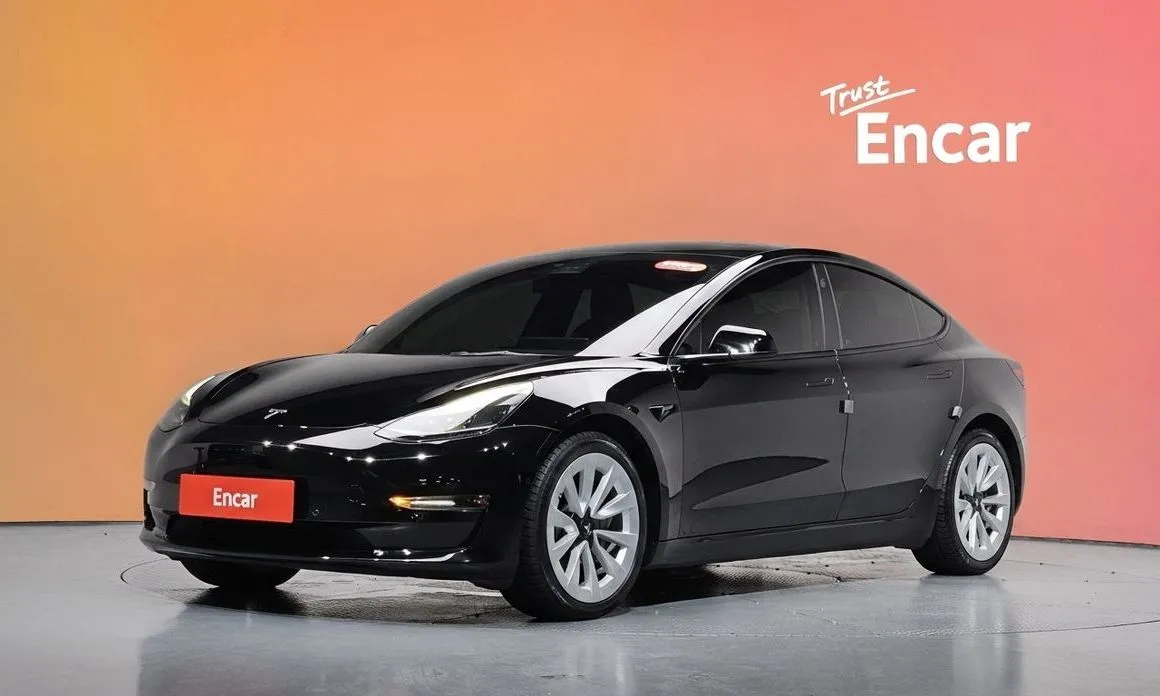 Tesla Model 3 — фото 1