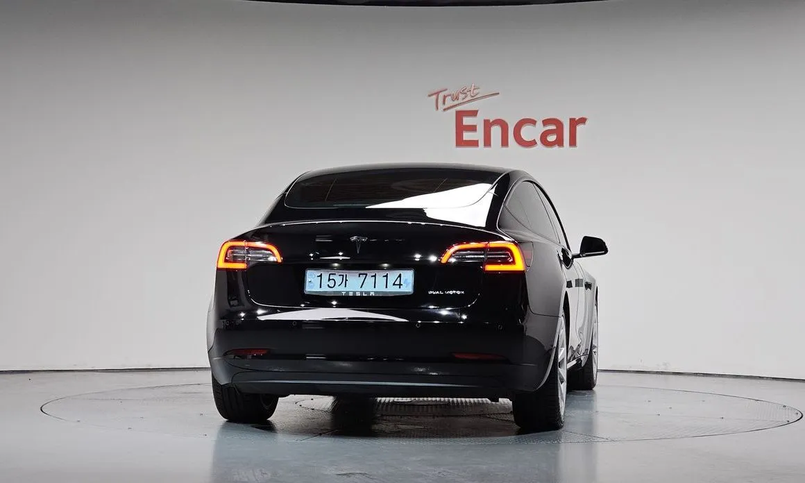 Tesla Model 3 — фото 4