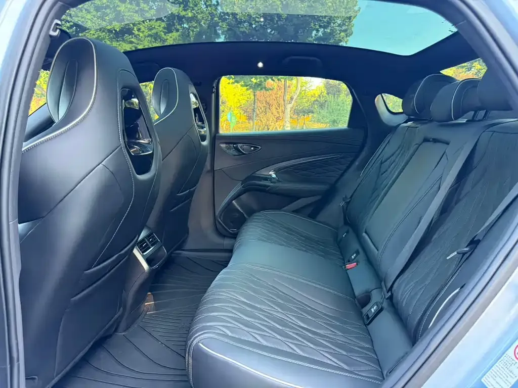 BYD Seal — фото 3