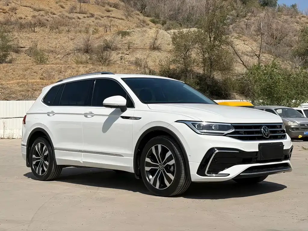 Volkswagen Tiguan L — фото 4