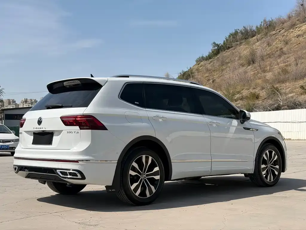 Volkswagen Tiguan L — фото 7