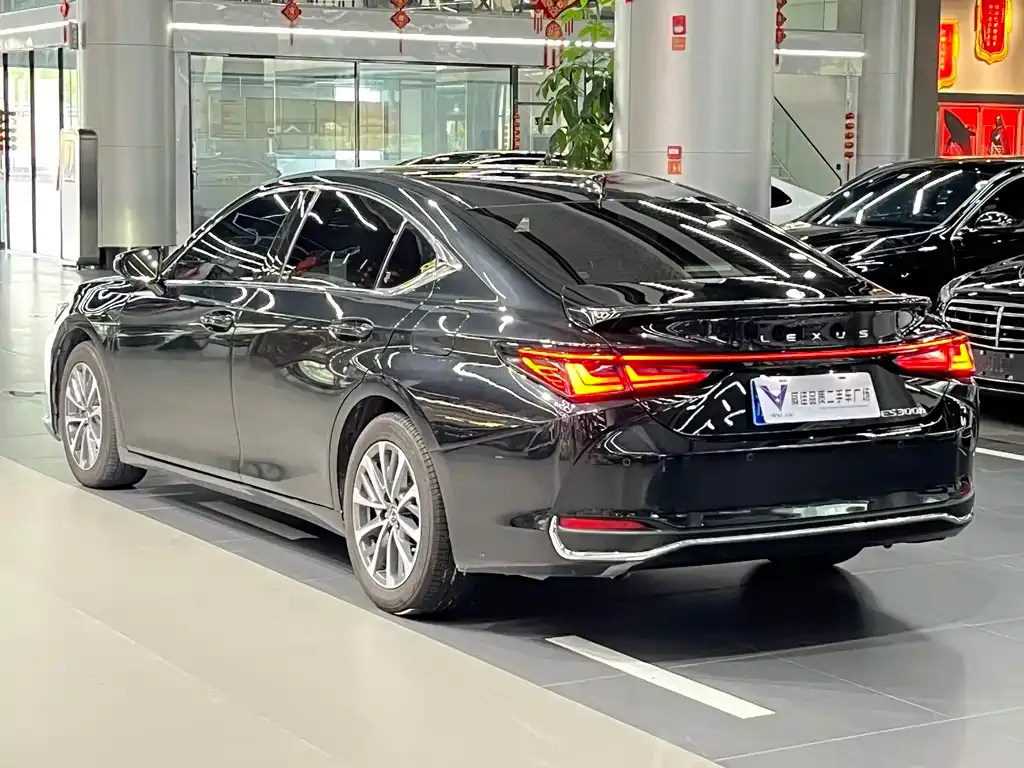 Lexus ES — фото 9