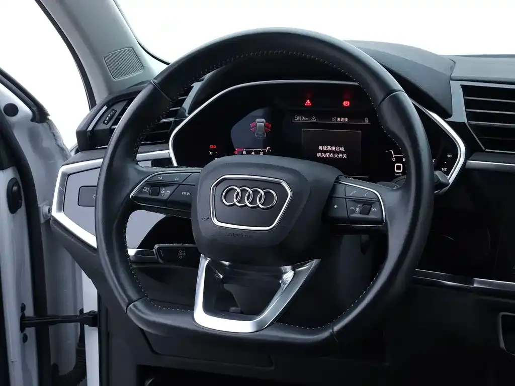 Audi Q3 — фото 10