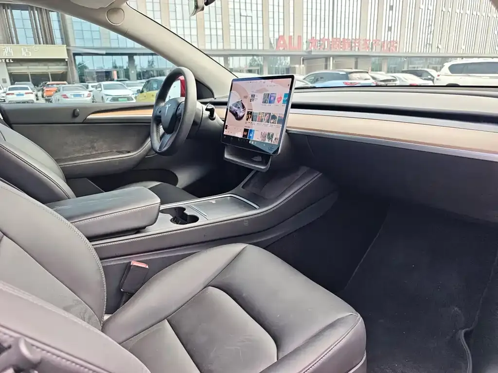 Tesla Model Y — фото 4