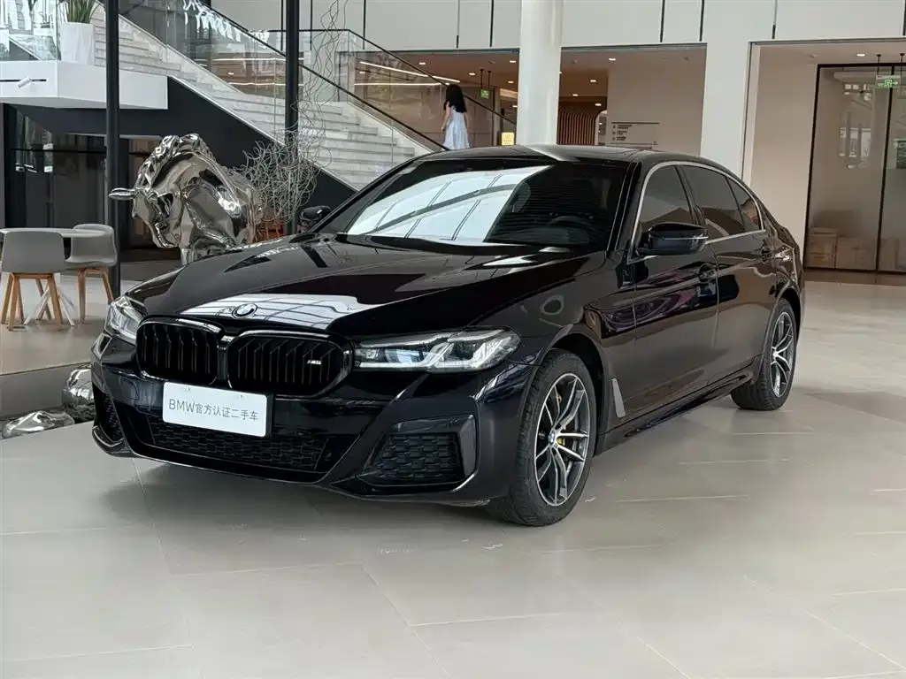 BMW 5 Series — фото 1