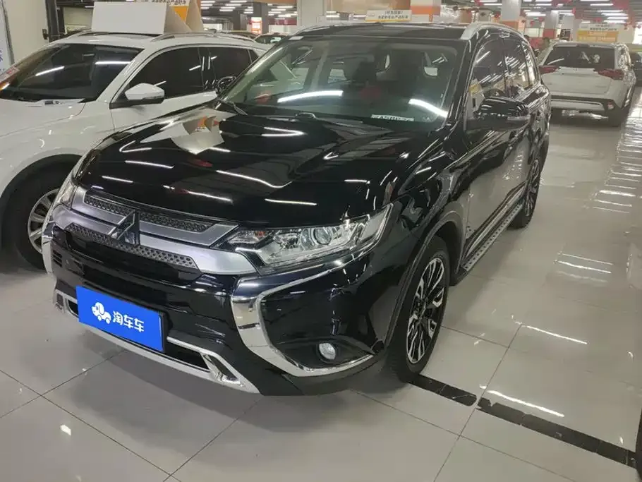 Mitsubishi Outlander — фото 1