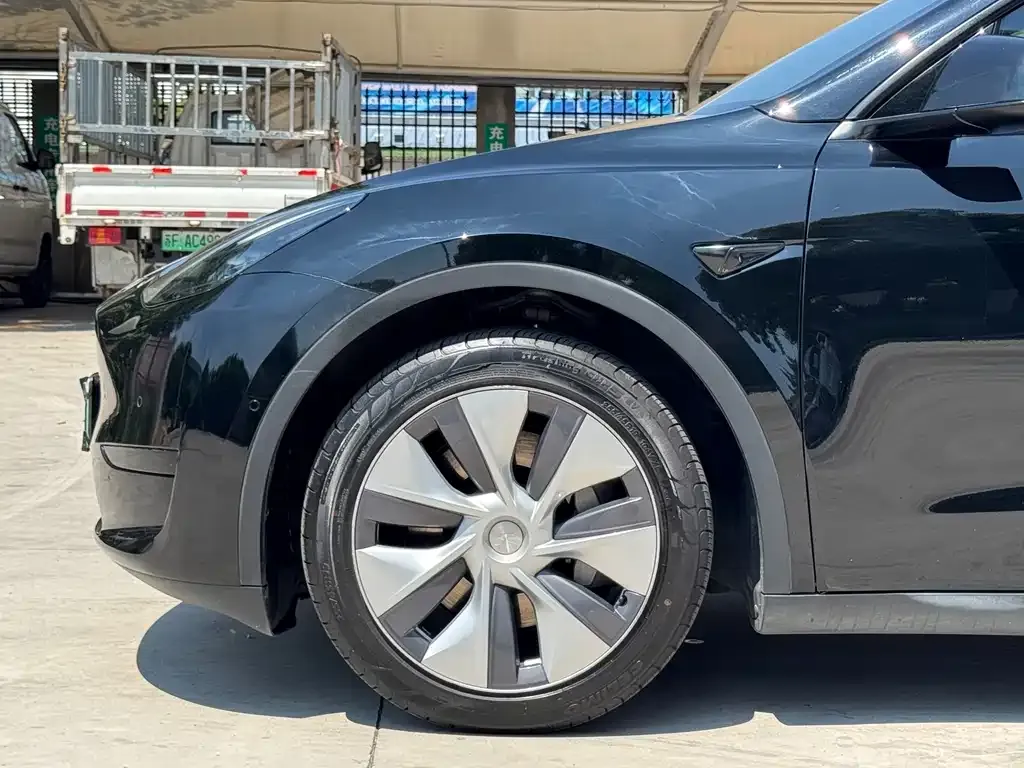 Tesla Model Y — фото 9