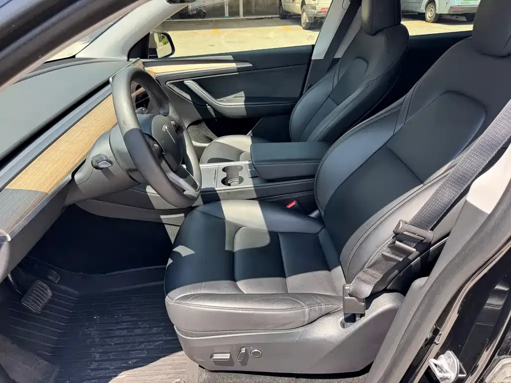 Tesla Model Y — фото 7