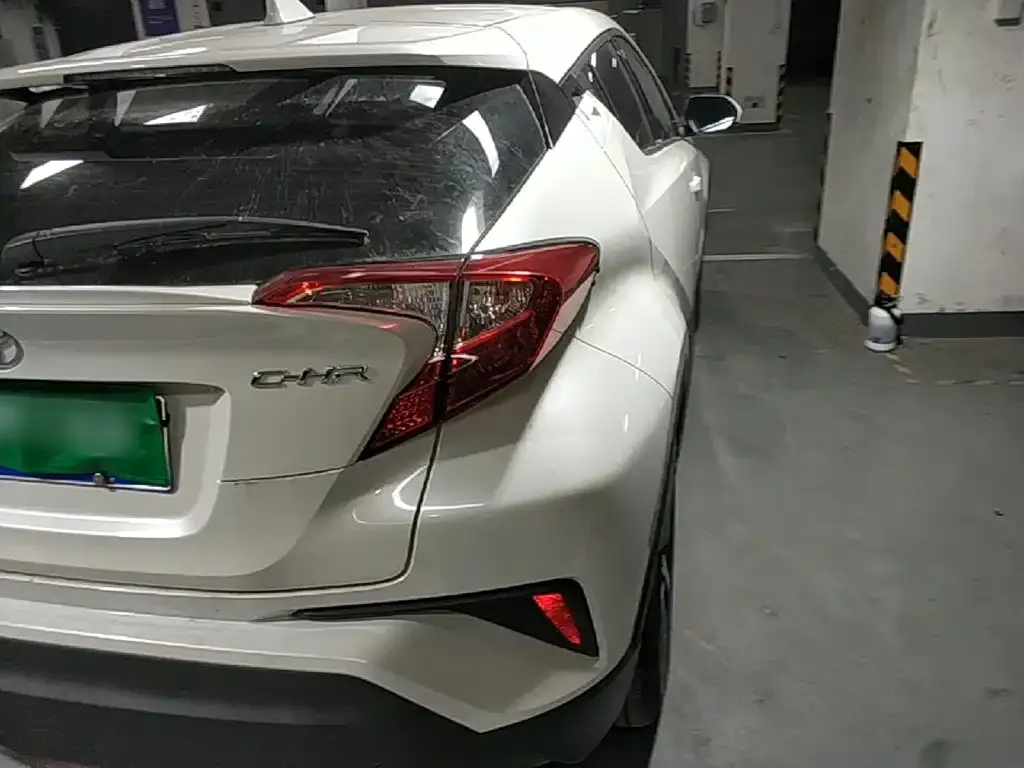 Toyota C-HR — фото 4
