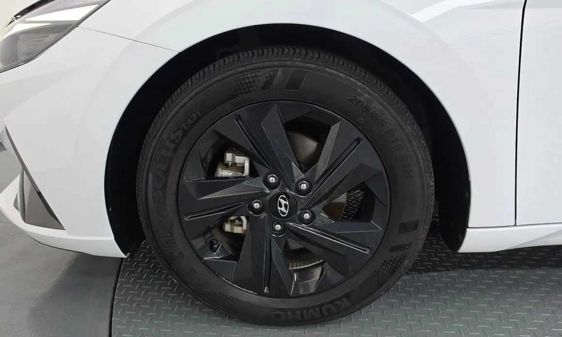 Hyundai AVANTE — фото 3