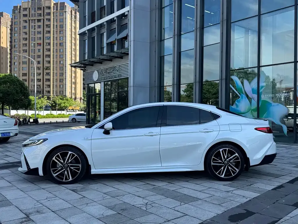 Toyota Camry — фото 4