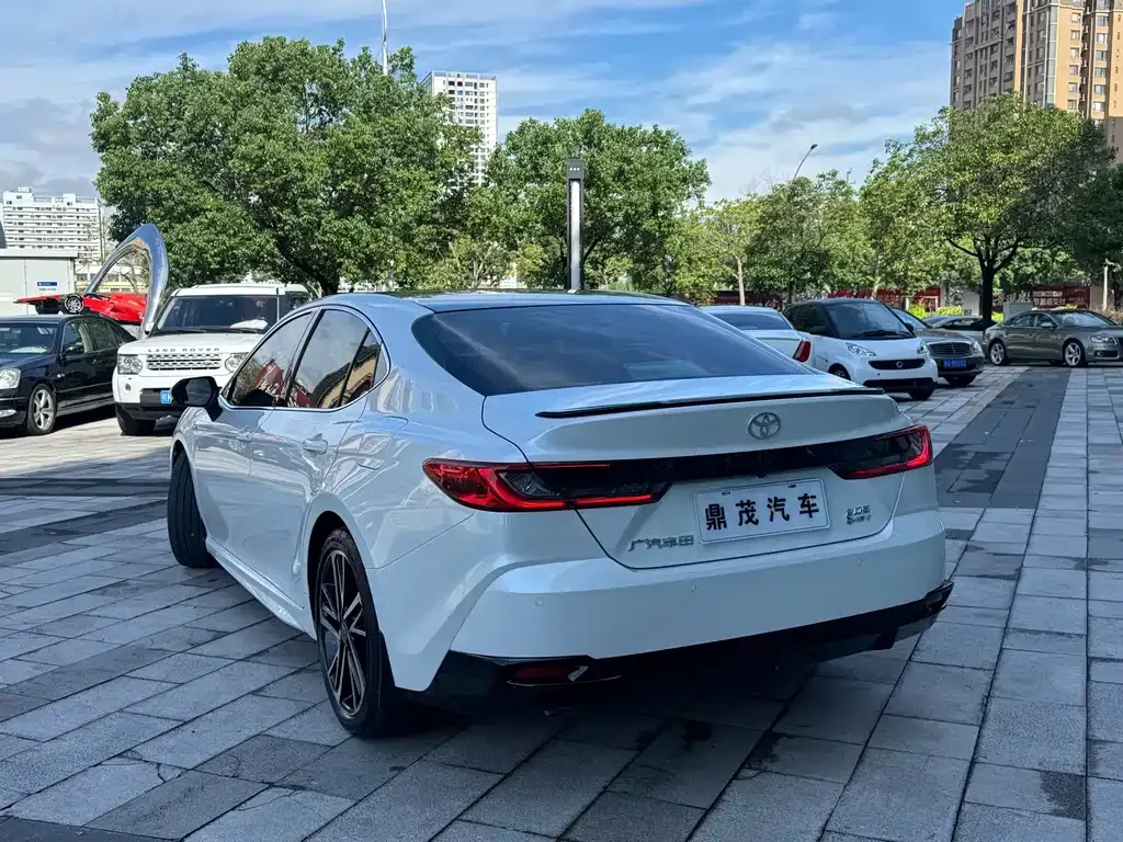 Toyota Camry — фото 8