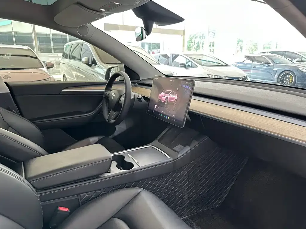 Tesla Model Y — фото 5