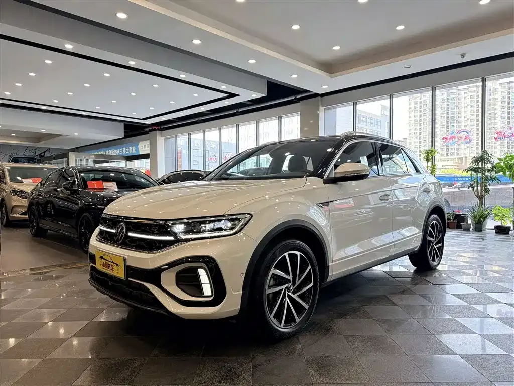 Volkswagen T-Roc — фото 1