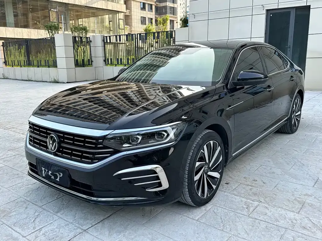 Volkswagen Passat — фото 1
