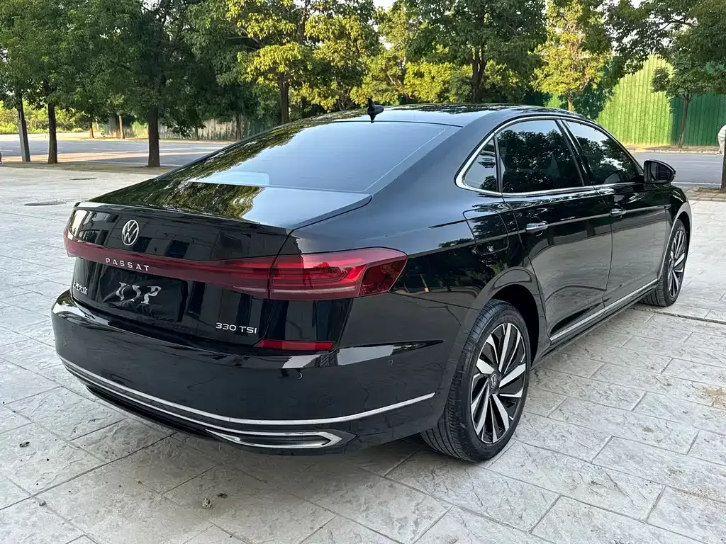 Volkswagen Passat — фото 10