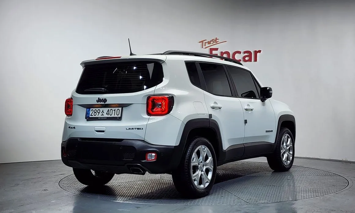 Jeep Renegade — фото 6