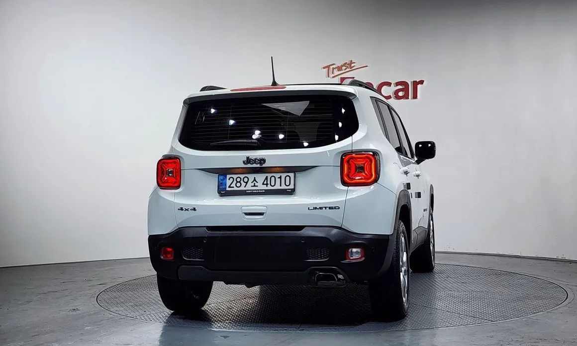 Jeep Renegade — фото 3