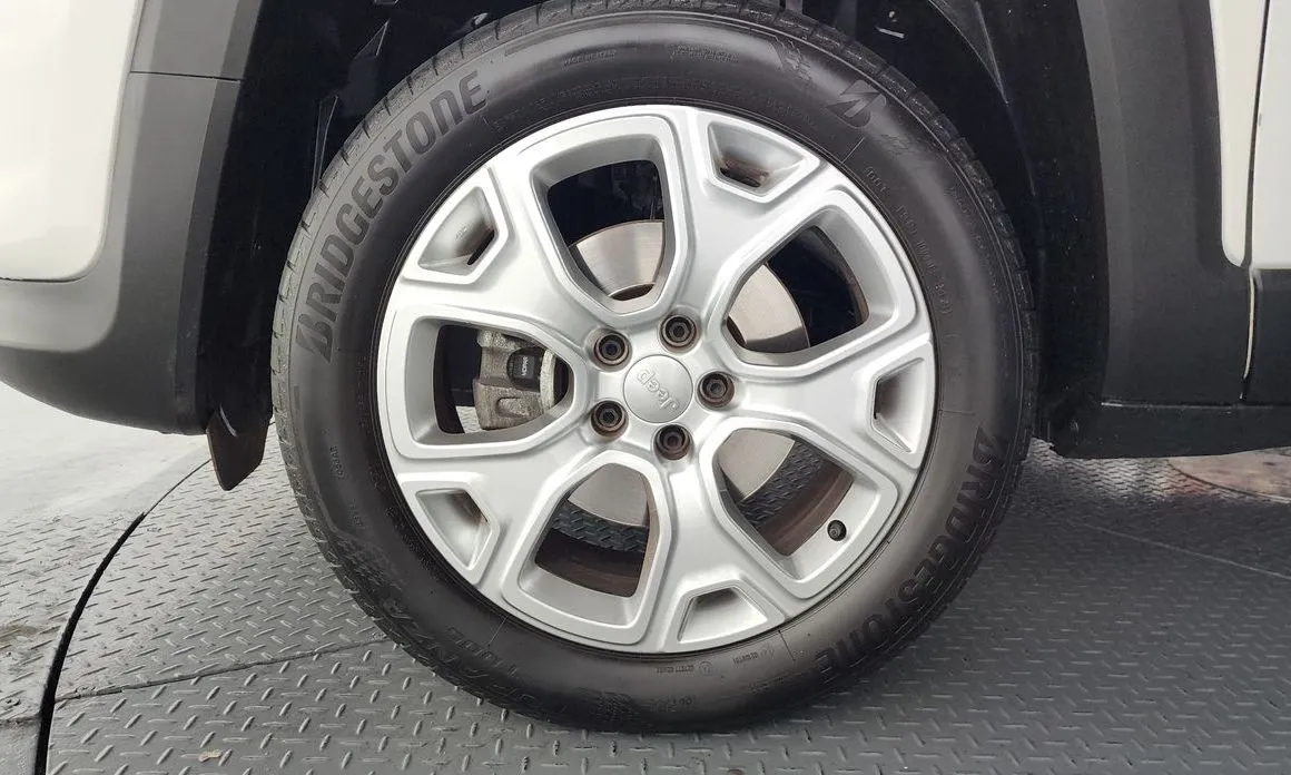 Jeep Renegade — фото 10