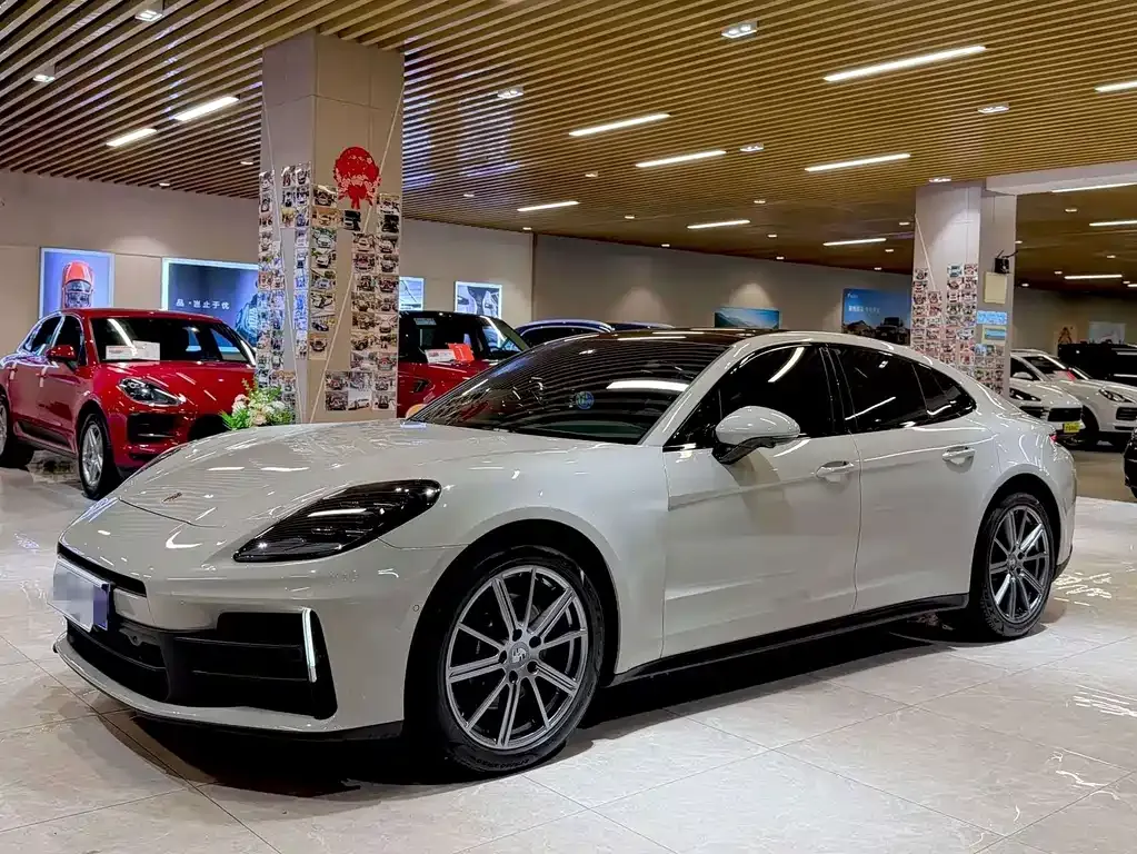 Porsche Panamera — фото 1