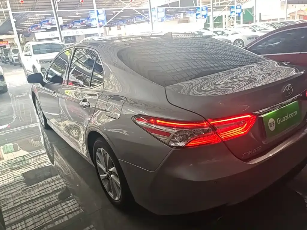Toyota Camry — фото 10
