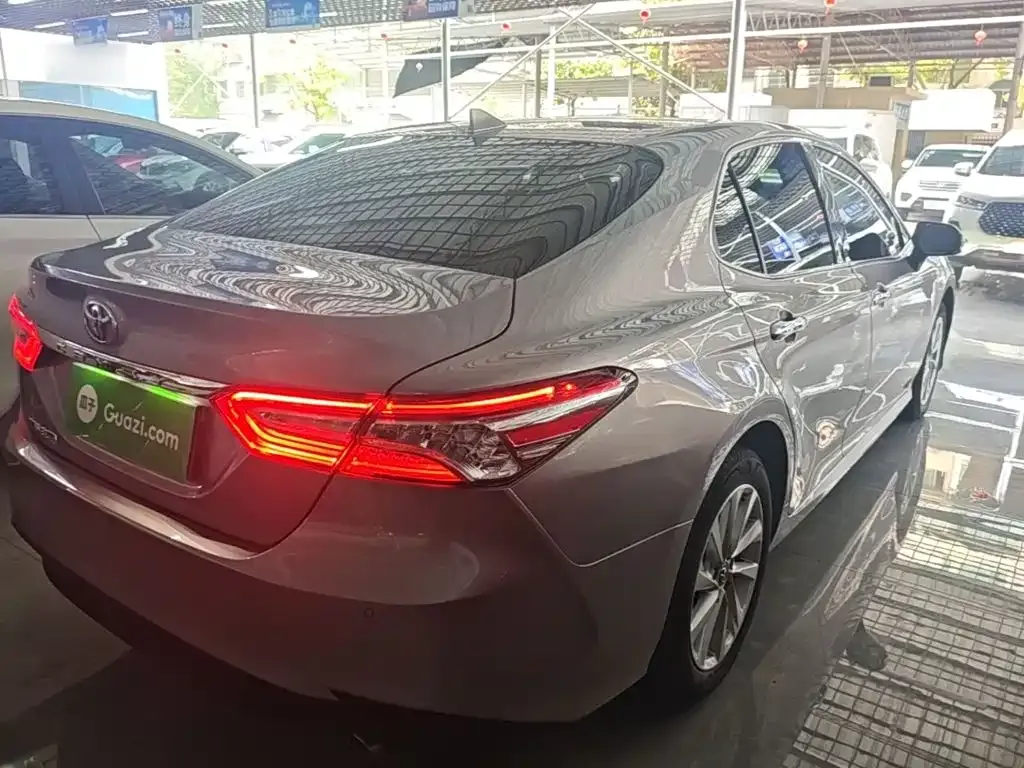 Toyota Camry — фото 5