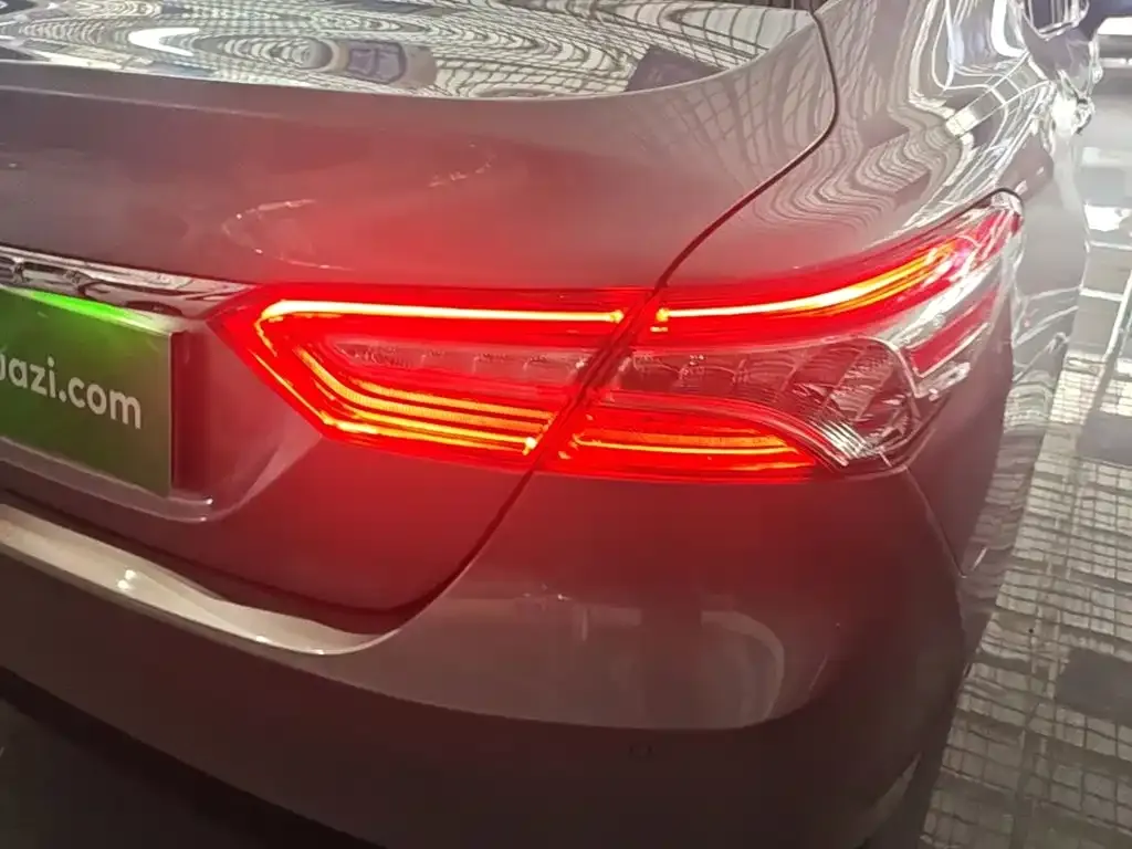 Toyota Camry — фото 6
