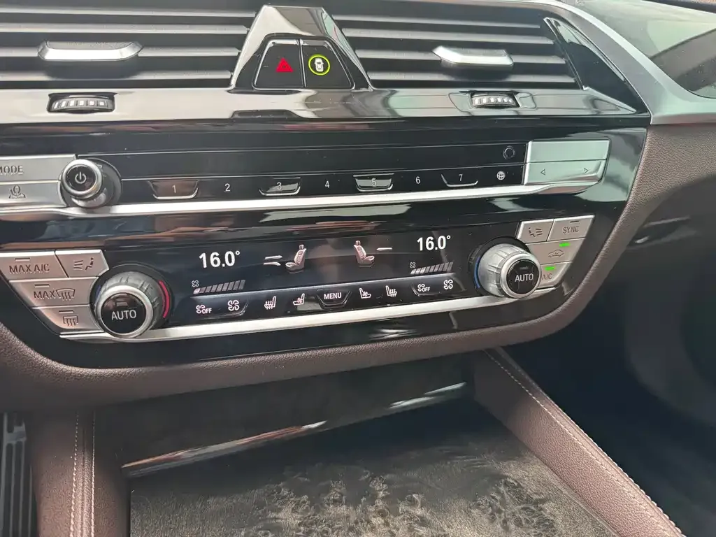 BMW 5 Series — фото 10