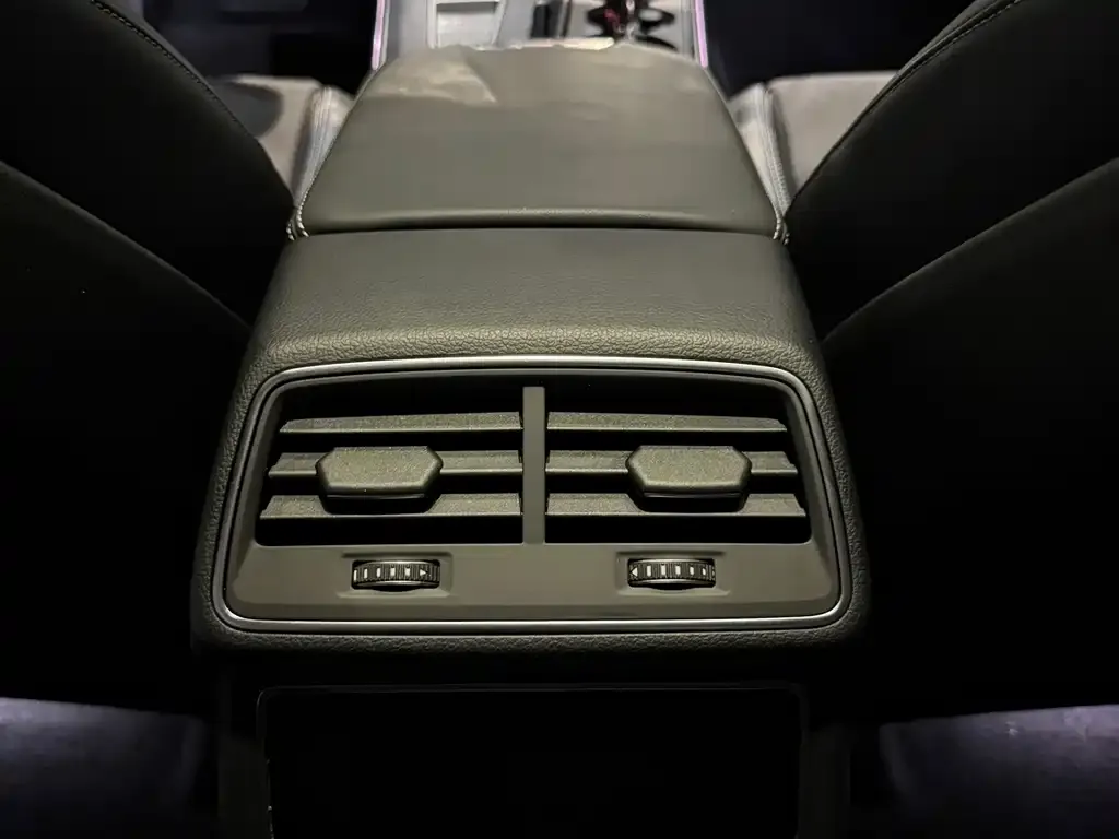 Audi A7L — фото 7