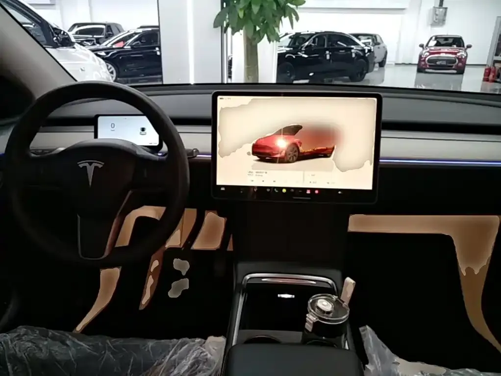 Tesla Model Y — фото 9
