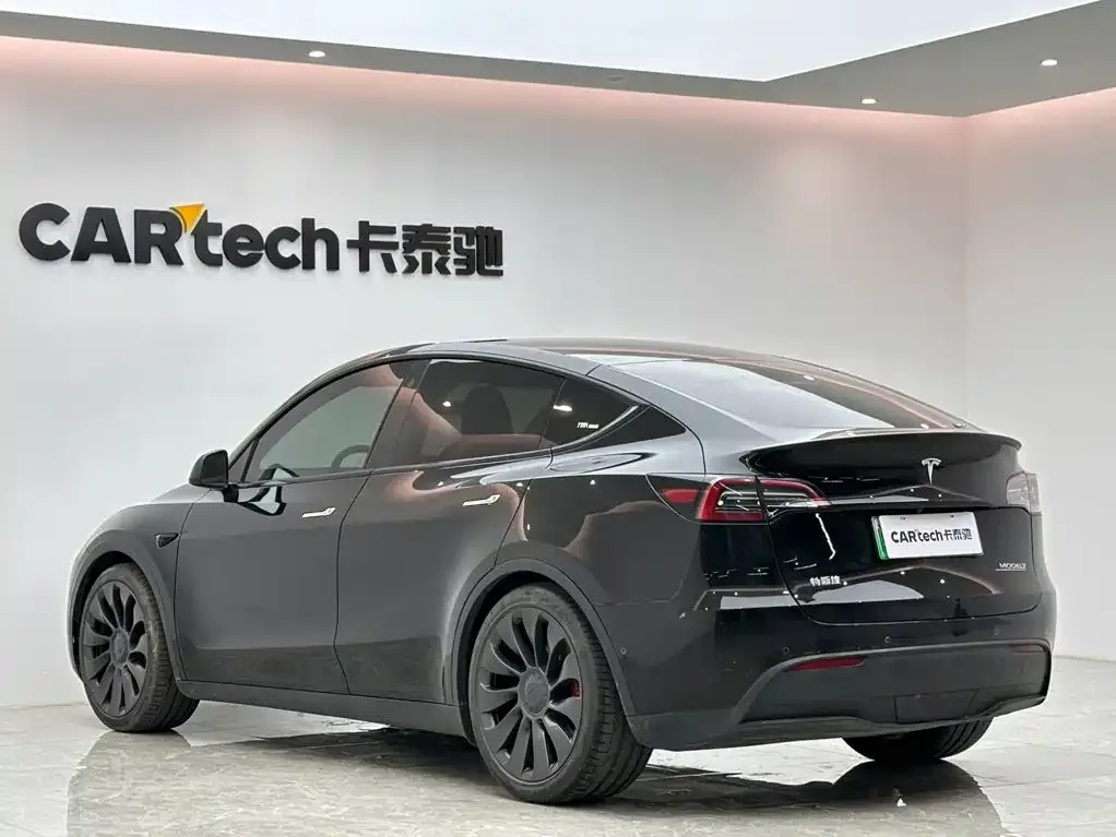 Tesla Model Y — фото 9