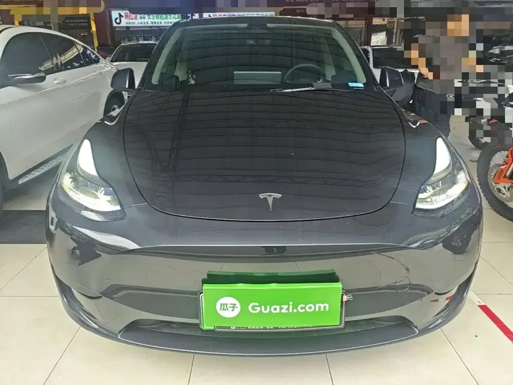Tesla Model Y — фото 8
