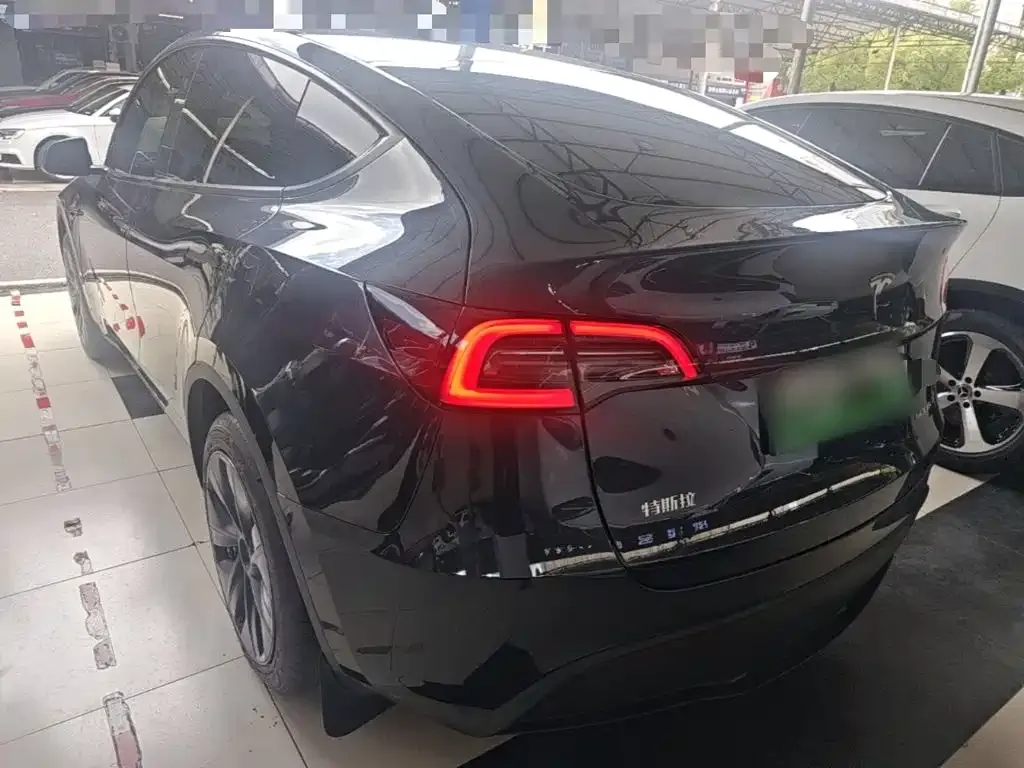 Tesla Model Y — фото 5