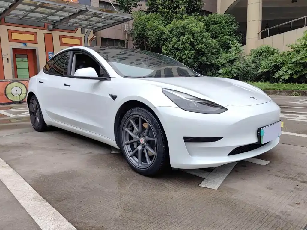 Tesla Model 3 — фото 9