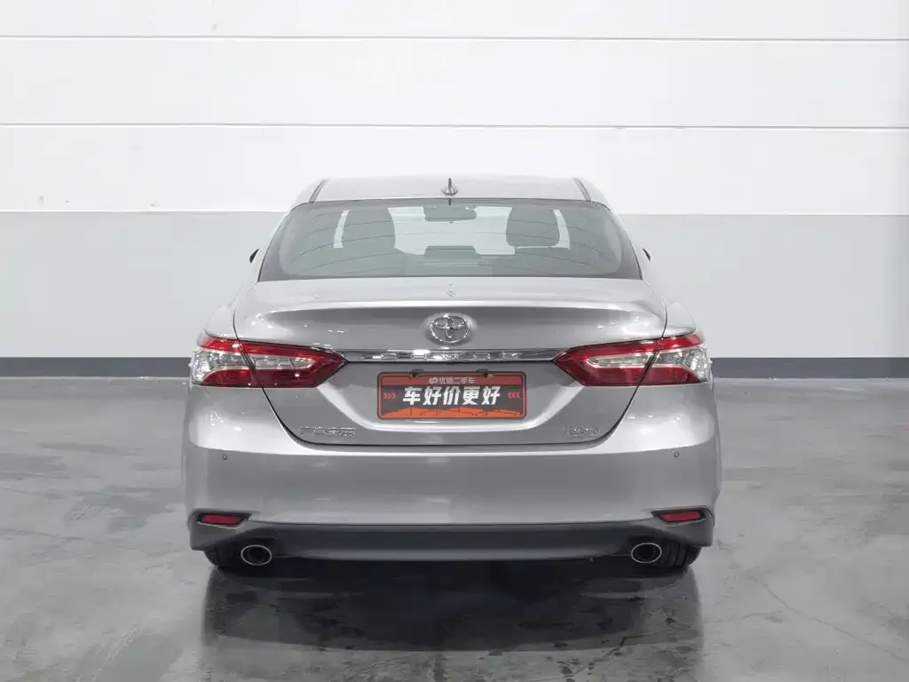 Toyota Camry — фото 4