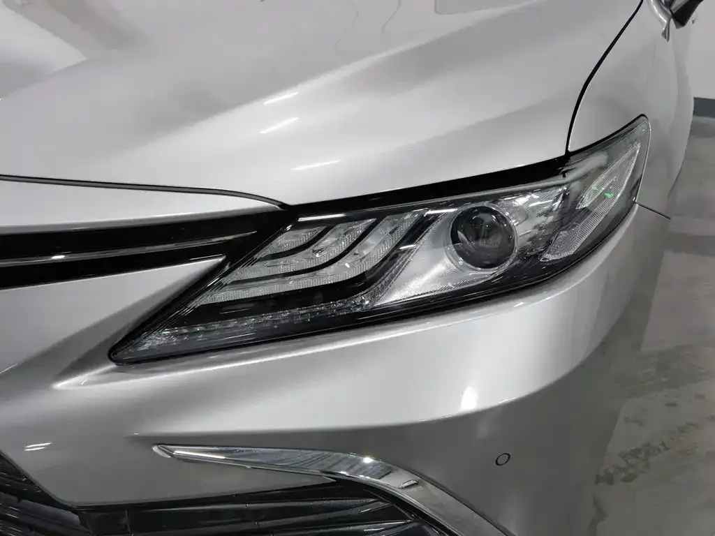 Toyota Camry — фото 6