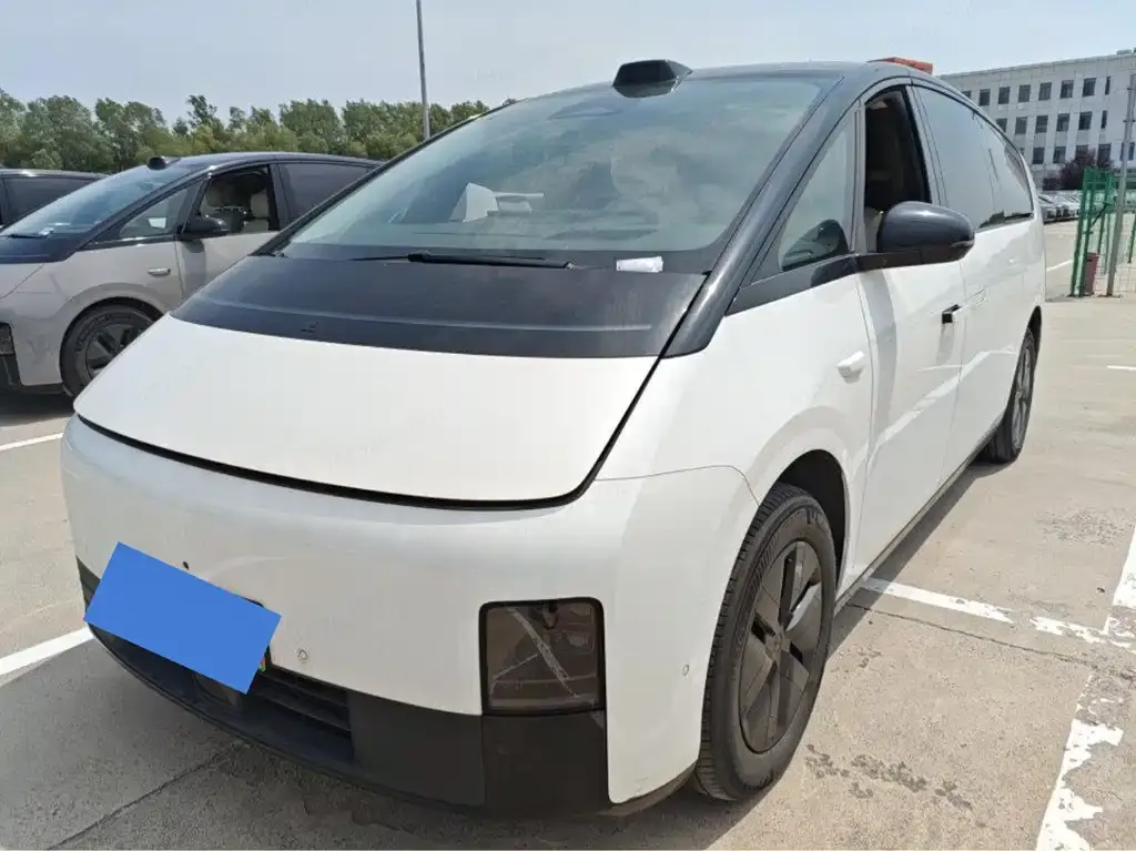 Li Auto MEGA — фото 1