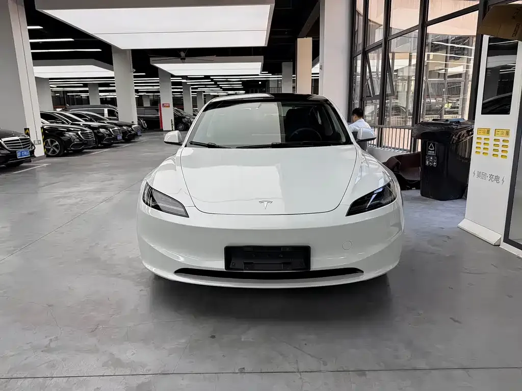 Tesla Model 3 — фото 9