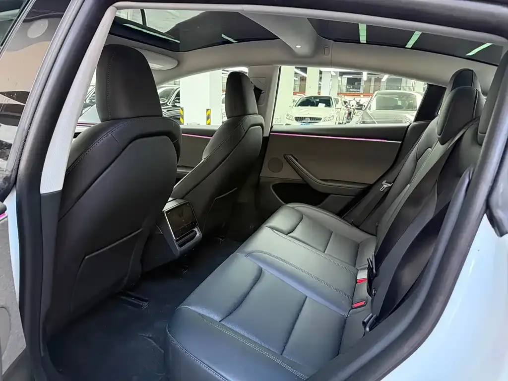 Tesla Model 3 — фото 3