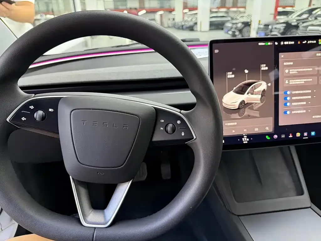 Tesla Model 3 — фото 7