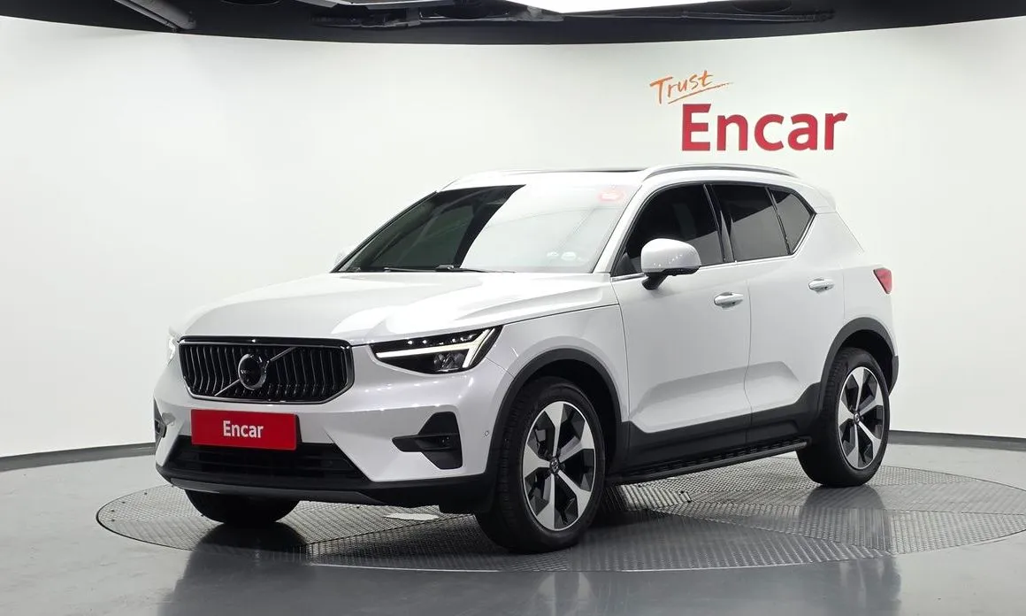 Volvo XC40 — фото 1
