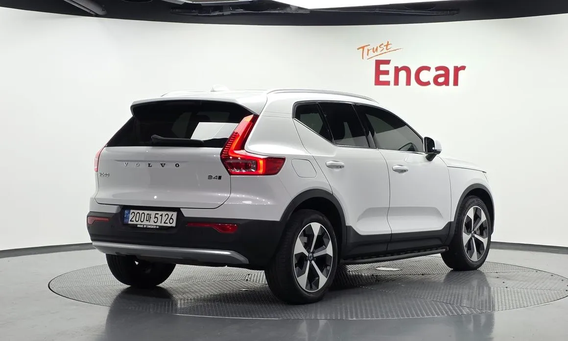 Volvo XC40 — фото 7