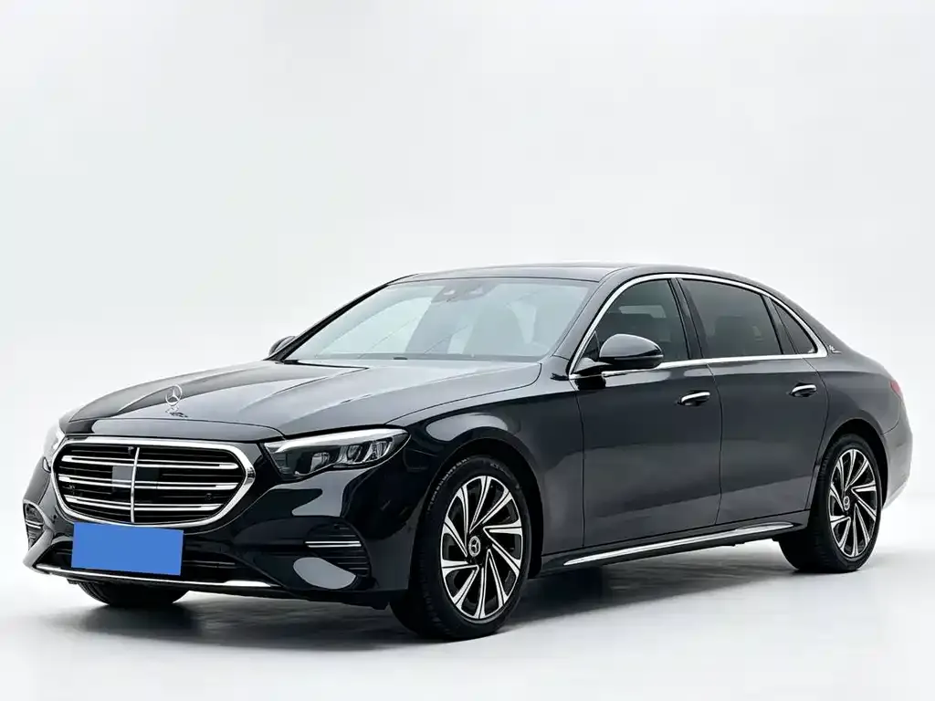 Mercedes-Benz E-Class — фото 1
