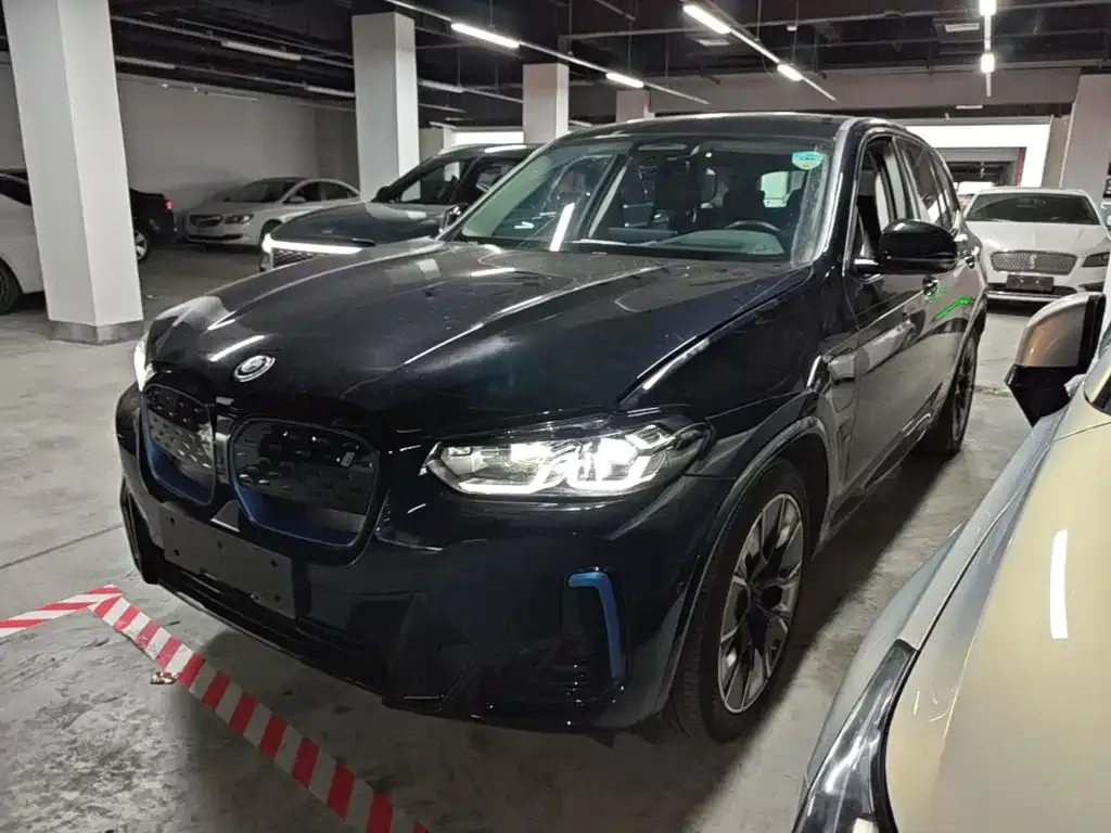 BMW iX3 — фото 10