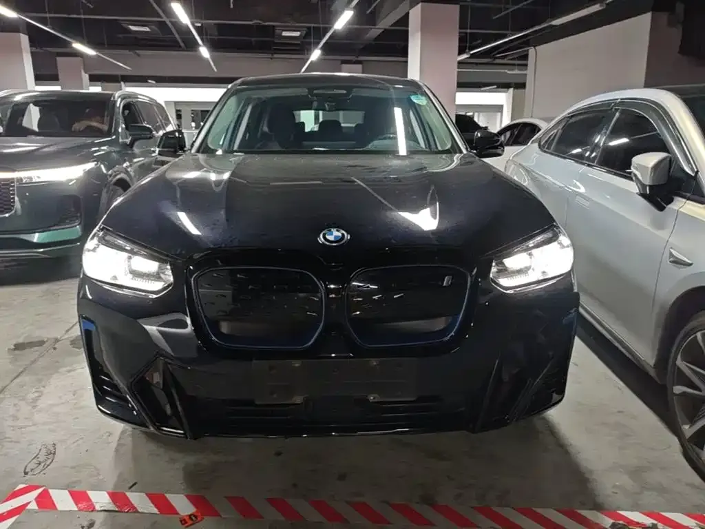BMW iX3 — фото 3